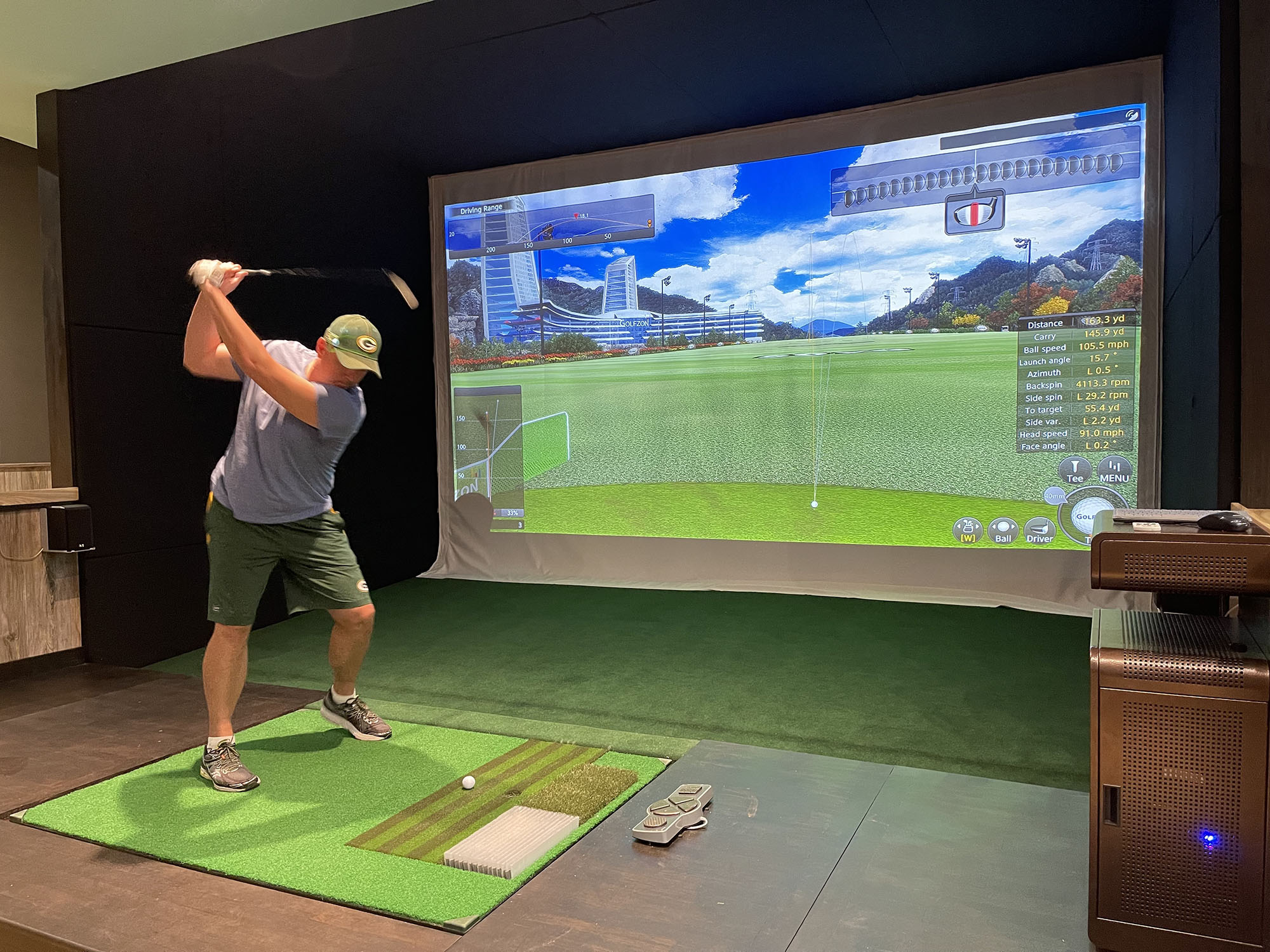 TheGarage-Headquarters-Golf-Simulators-Madison_player-swinging-warm-up